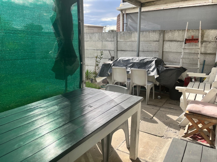 2 Bedroom Property for Sale in Thornton Western Cape